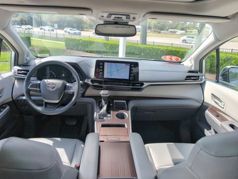 Certified 2022 Toyota Sienna XLE w/ XLE Plus Package image 27