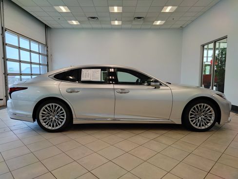 Used 2024 Lexus LS 500 RWD image 2