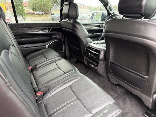 Used 2023 Jeep Wagoneer L Series II AWD/4WD image 26