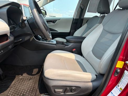 Used 2019 Toyota RAV4 Limited AWD/4WD image 12