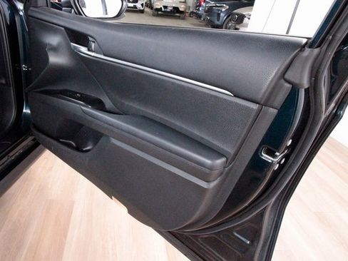 Used 2018 Toyota Camry LE image 23