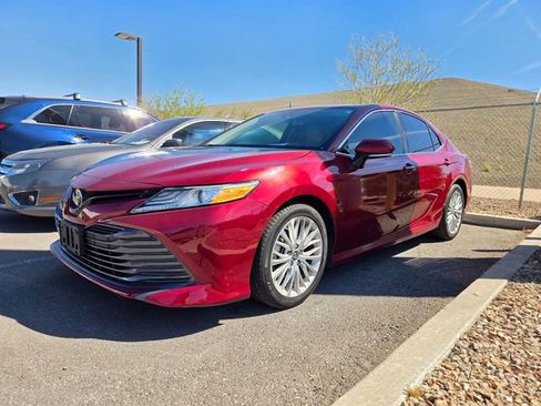 Used 2019 Toyota Camry XLE image 2