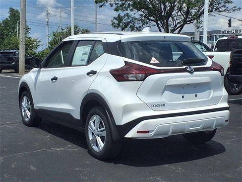 New 2025 Nissan Kicks Play S image 4