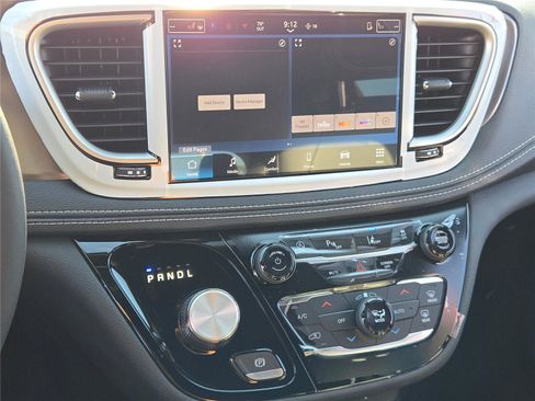 New 2026 Chrysler Pacifica Select image 29