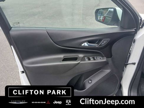 Used 2022 Chevrolet Equinox LT AWD/4WD image 9