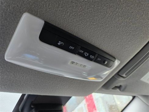 Used 2025 Nissan Versa S w/ Trunk Package image 31