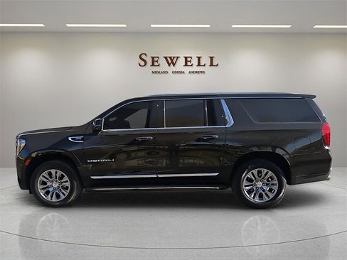 Used 2023 GMC Yukon XL Denali image 2