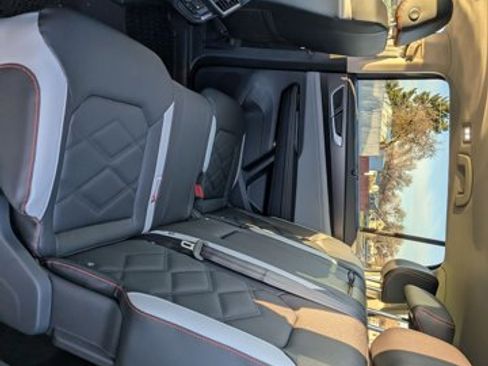 New 2026 Volkswagen Atlas Peak Edition image 14