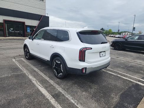Used 2023 Kia Telluride EX w/ EX Captain's Chair Package AWD/4WD image 7