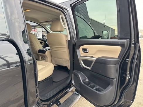 Used 2017 Nissan Titan SV image 44
