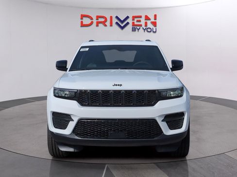 New 2025 Jeep Grand Cherokee Altitude image 14