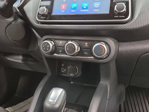 Used 2021 Nissan Kicks S FWD image 16