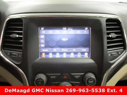 Used 2020 Jeep Grand Cherokee Laredo image 24