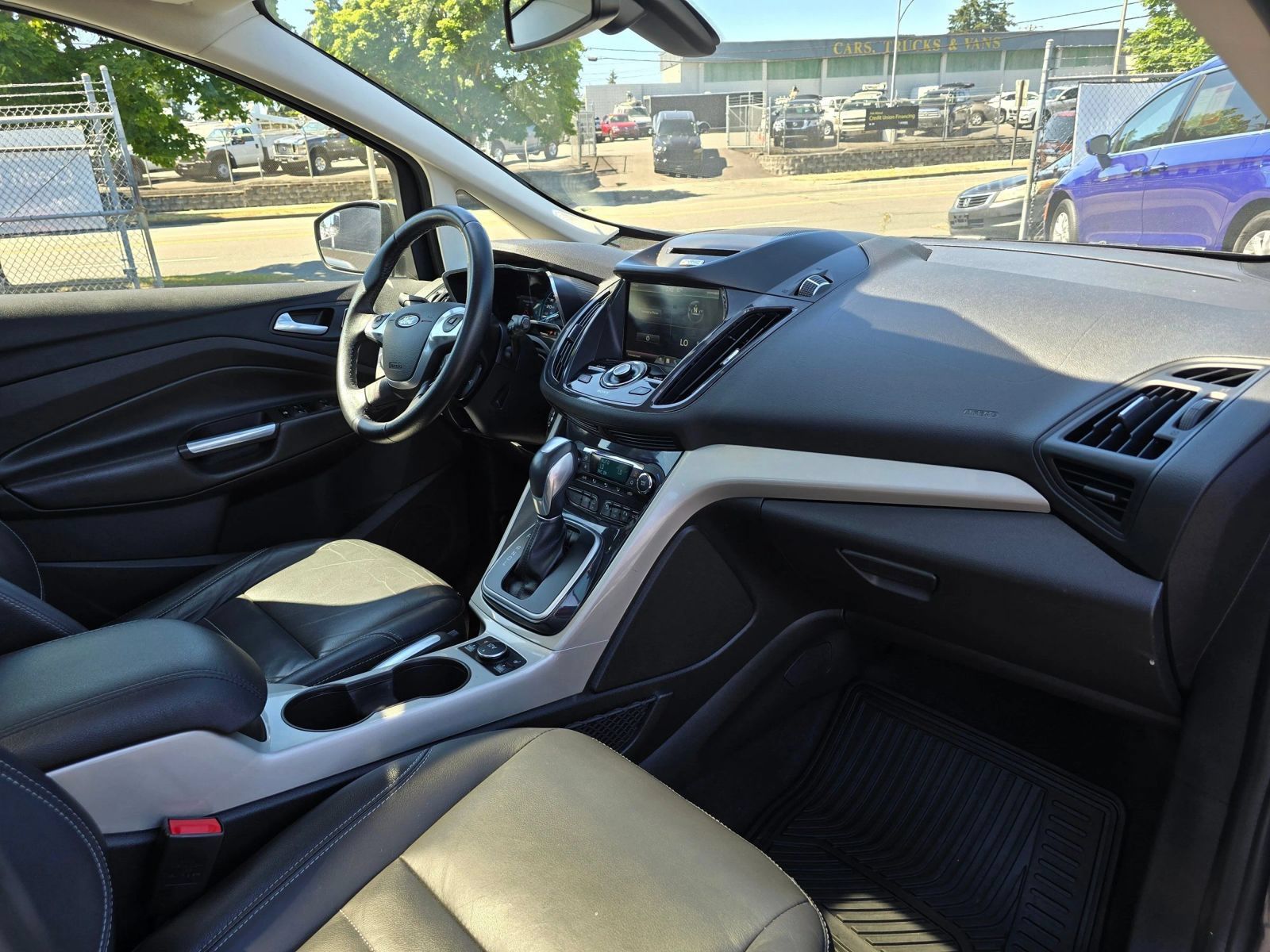 Used 2015 Ford C-MAX Energi SEL w/ Equipment Group 303A FWD image 10