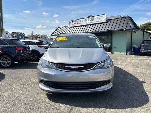 Used 2020 Chrysler Voyager Lxi image 3