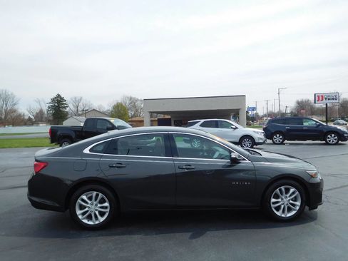 Used 2018 Chevrolet Malibu LT w/ Leather Package image 2