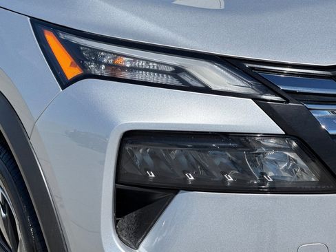 Used 2025 Nissan Rogue SV AWD/4WD image 10