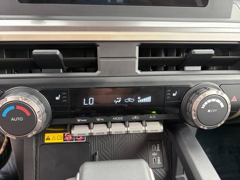 Certified 2025 Toyota Tacoma SR5 AWD/4WD image 22