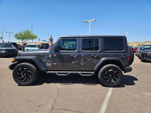 Used 2019 Jeep Wrangler Unlimited Sahara AWD/4WD image 9
