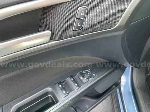 Used 2019 Ford Fusion SE FWD image 14