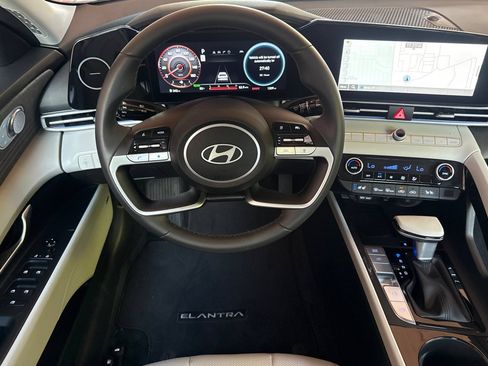 Used 2025 Hyundai Elantra Limited FWD image 18