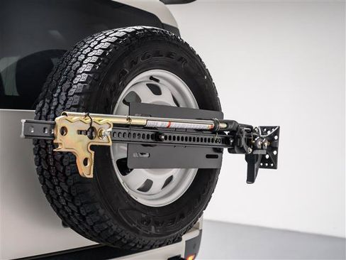 New 2024 Land Rover Defender 110 S image 33