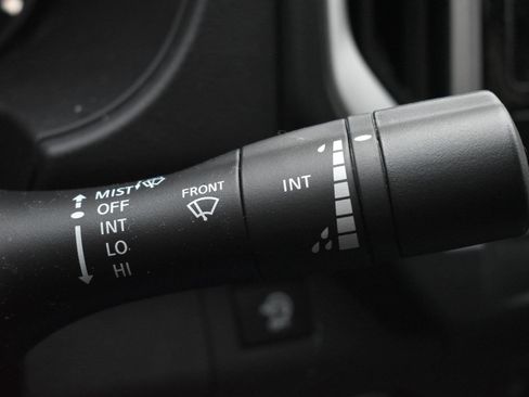 Used 2025 Nissan Frontier SV w/ SV Convenience Package image 23