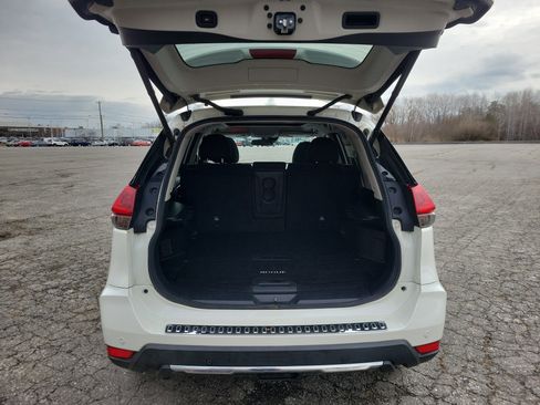 Used 2019 Nissan Rogue SV w/ Sun & Sound Touring Package image 17