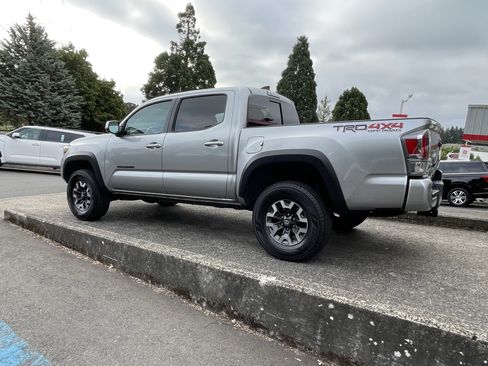 Certified 2023 Toyota Tacoma TRD Off-Road w/ Technology Package AWD/4WD image 6