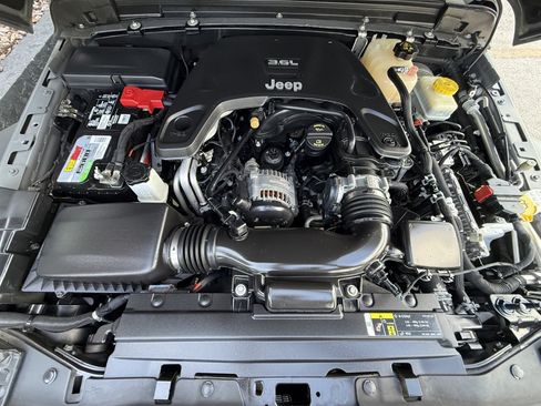 Used 2019 Jeep Wrangler Sport AWD/4WD image 29