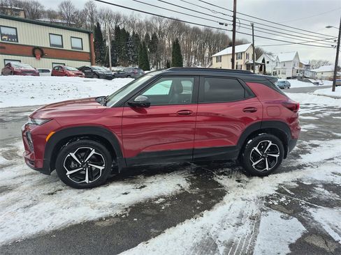 Used 2021 Chevrolet TrailBlazer RS w/ Sun and Liftgate Package image 12