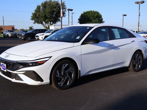 Used 2025 Hyundai Elantra Sport FWD image 7