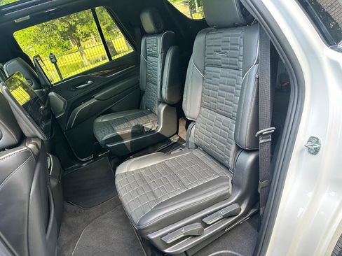Used 2022 Cadillac Escalade Premium Luxury Platinum AWD/4WD image 19
