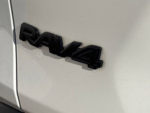 Used 2020 Toyota RAV4 XLE Premium image 34