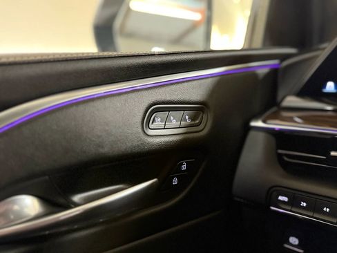 Used 2021 Cadillac Escalade ESV Premium Luxury image 28