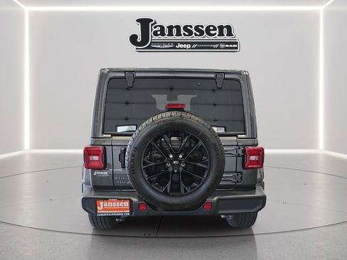 Used 2025 Jeep Wrangler Unlimited Sahara AWD/4WD image 4