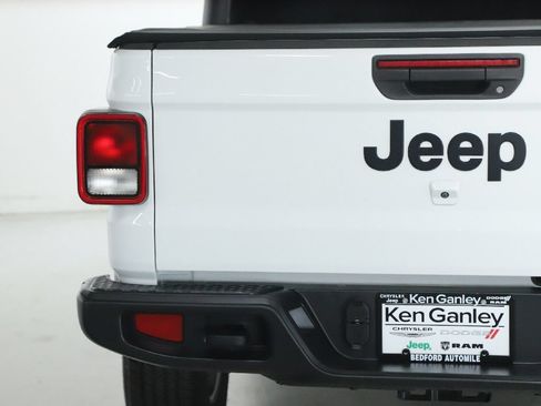 Used 2024 Jeep Gladiator Sport AWD/4WD image 43