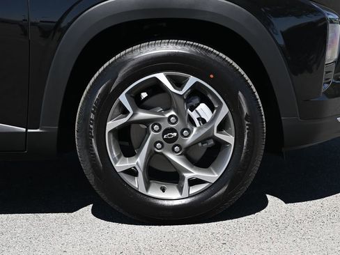 New 2026 Chevrolet Trax LT w/ LPO, Blackout Package FWD image 11