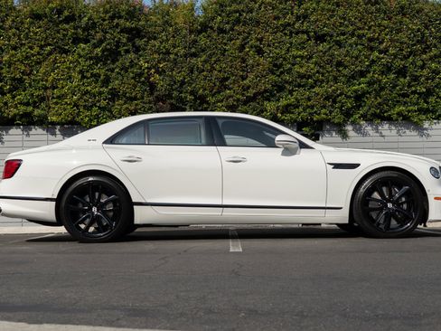 Used 2024 Bentley Flying Spur V8 image 8