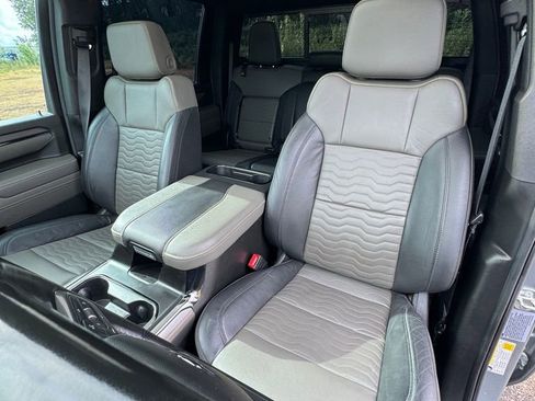 Used 2024 Chevrolet Silverado 2500 ZR2 w/ Technology Package AWD/4WD image 34
