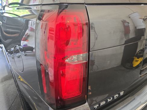 Used 2018 Chevrolet Tahoe Premier AWD/4WD image 35
