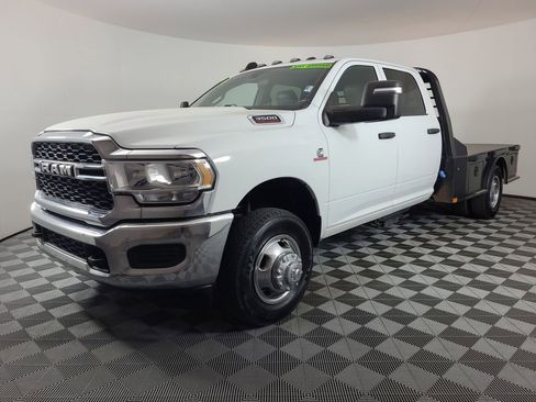 Used 2024 RAM 3500 Tradesman w/ Chrome Appearance Group image 7