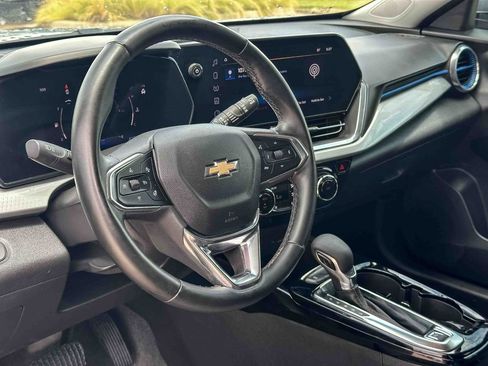 Used 2025 Chevrolet Trax LT w/ Driver Confidence Package FWD image 12