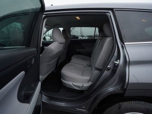 Used 2024 Toyota Highlander LE image 15