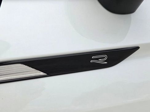 Used 2022 Volkswagen Tiguan SEL R-Line AWD/4WD image 14