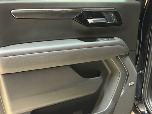 Used 2025 Chevrolet Suburban RST w/ Comfort Package image 37