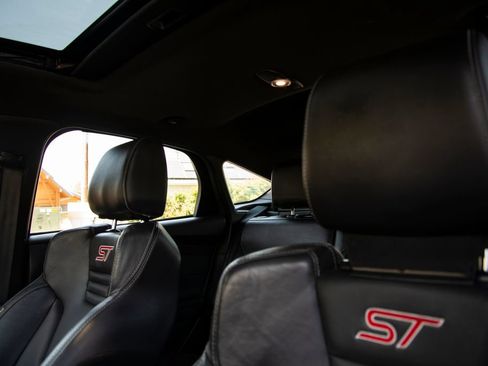 Used 2016 Ford Focus ST w/ Equipment Group 402A FWD image 12