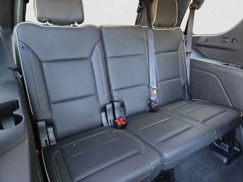 Used 2021 GMC Yukon SLT w/ SLT Premium Package image 18