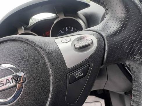 Used 2011 Nissan Juke SL AWD/4WD image 13