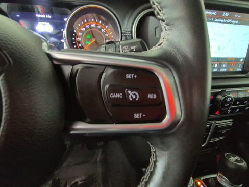 Used 2018 Jeep Wrangler Unlimited Sahara AWD/4WD image 23